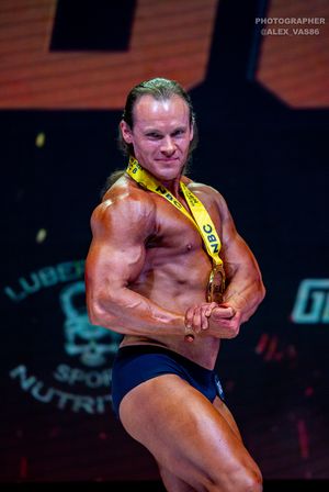 REAL NOVICE CLASSIC PHYSIQUE